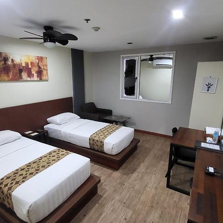 Dg Grami Hotel Paranaque City Екстериор снимка