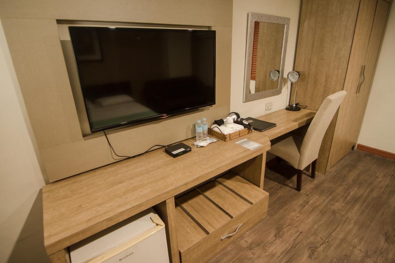 Dg Grami Hotel Paranaque City Екстериор снимка